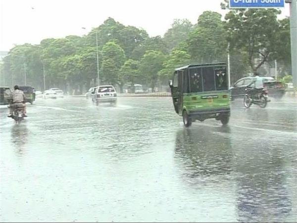पंजाब भर में हुई भारी बारिश के बाद मौसम के मिजाज में एक दम बदलाव आया