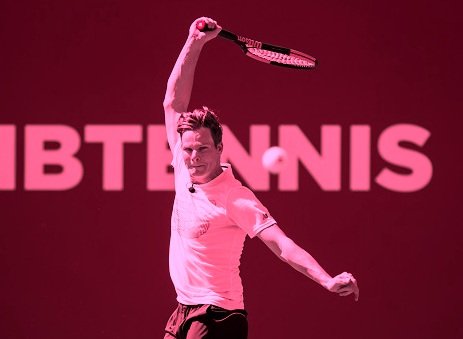 एशेज सीरीज जीतकर आत्मविश्वास से लबरेज आस्ट्रेलियाई कप्तान स्टीवन स्मिथ ने  टेनिस में भी हाथ आजमाया