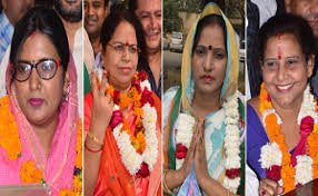नगर निगम चुनावों में महिलाओं को 50 फीसद आरक्षण देने के बाद यह स्थिति उभर कर सामने आई
