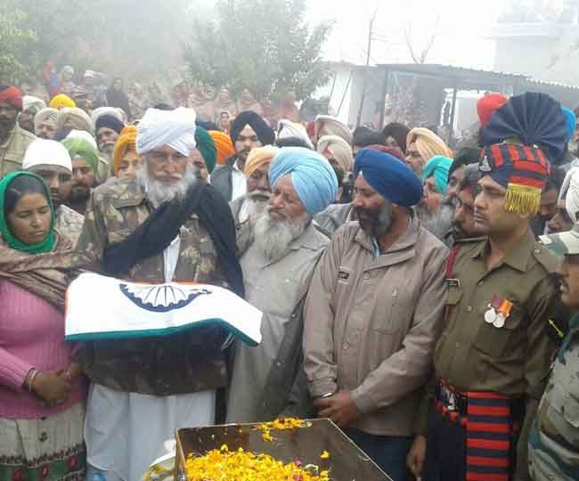 जम्मू-कश्मीर के नौशहरा सेक्टर में शहीद हुए जवान जगसीर सिंह का किया गया अंतिम संस्कार