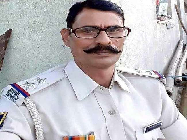 एक पुलिस कर्मी ने शराब के नशे में एनएच 31 पर ट्रक चालकों को किया परेशान