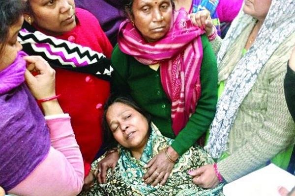 धर्म अलग होने की वजह से 23 साल के लड़के की गला रेतकर हत्या