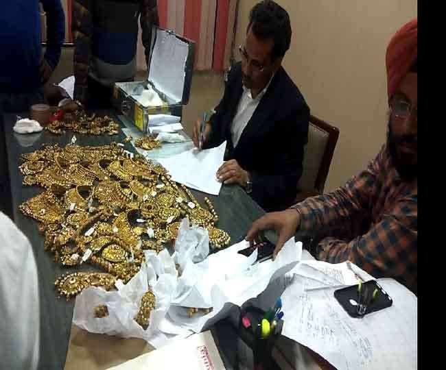 सिक्योरिटी वैन से चार करोड़ रुपये कीमत का सोना पकड़ा गया