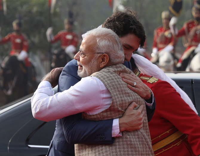 पीएम नरेंद्र मोदी ने जस्टिन ट्रूडो को गले लगाकर किया स्वागत