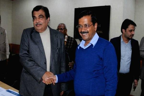 दिल्ली के मुख्यमंत्री अरविंद  केजरीवाल की ओर से माफी मांगने का सिलसिला जारी