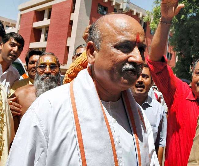 प्रवीण तोगडि़या राम मंदिर के साथ-साथ किसानों, मजदूरों और बेरोजगारों की बात करने लगे