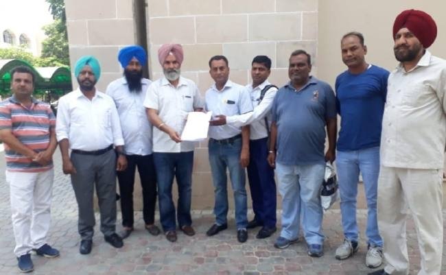 गवर्मेंट क्वार्टर्स रेजीडेंट्स बोले, सुरक्षा के लिए दीवार जरूरी