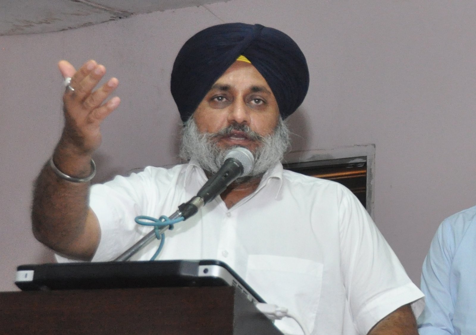 पंजाब में बढ़े डीजल और पैट्रोल के रेटों से पूरी तरह बेखबर – सुखबीर