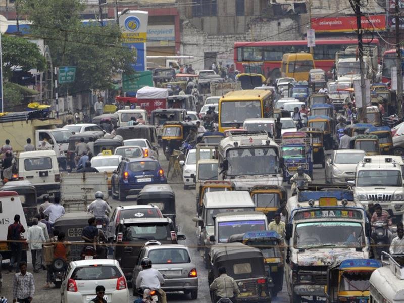 प्रदूषण फैलाने का कारण बन रहे ऑटो