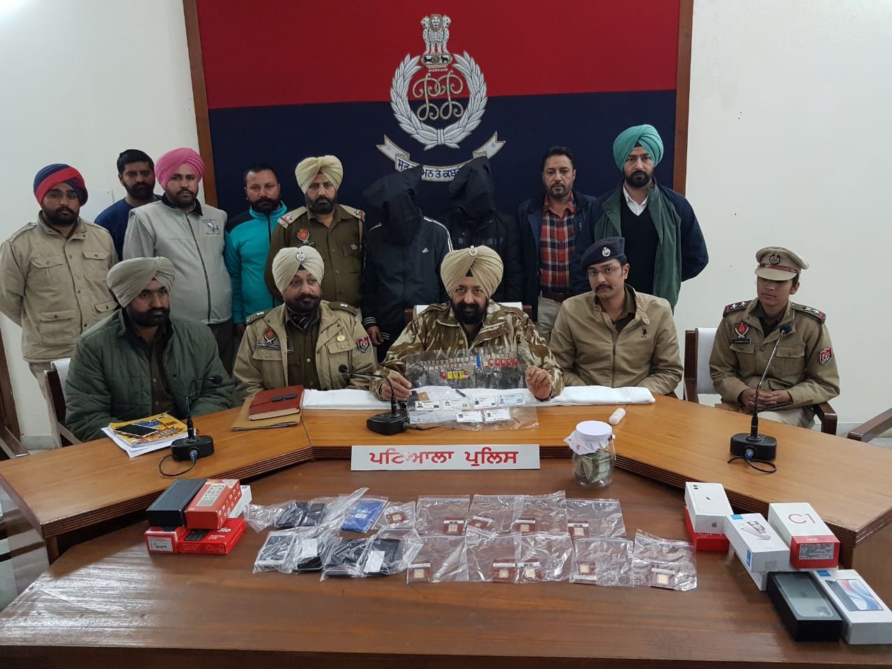 ਬੈਂਕ ਦੇ ਮੁਲਾਜਮਾਂ ਵੱਲੋਂ ਹੀ ਕਰੈਡਿਟ ਕਾਰਡਾਂ ਰਾਹੀਂ ਖਾਤਾ ਧਾਰਕਾਂ ਨਾਲ ਆਨ ਲਾਇਨ ਠੱਗੀਆਂ ਮਾਰਨ ਦਾ ਮਾਮਲਾ ਬੇਪਰਦਾ