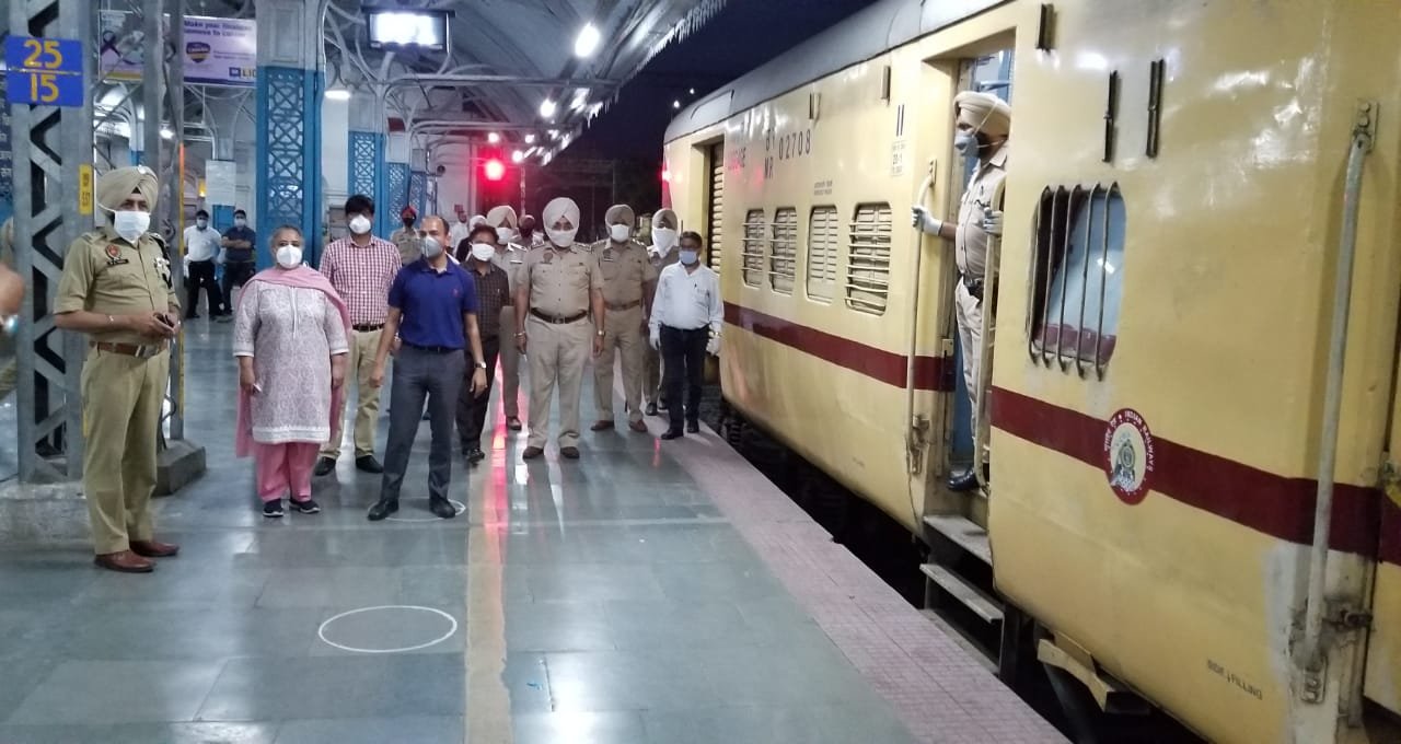 ਪਟਿਆਲਾ ਤੋਂ ਯੂ.ਪੀ. ਦੇ ਆਜਮਗੜ੍ਹ ਜ਼ਿਲ੍ਹੇ ਦੇ 1200 ਵਸਨੀਕਾਂ ਨੂੰ ਲੈਕੇ ਵਿਸ਼ੇਸ਼ ਰੇਲ ਗੱਡੀ ਰਵਾਨਾ