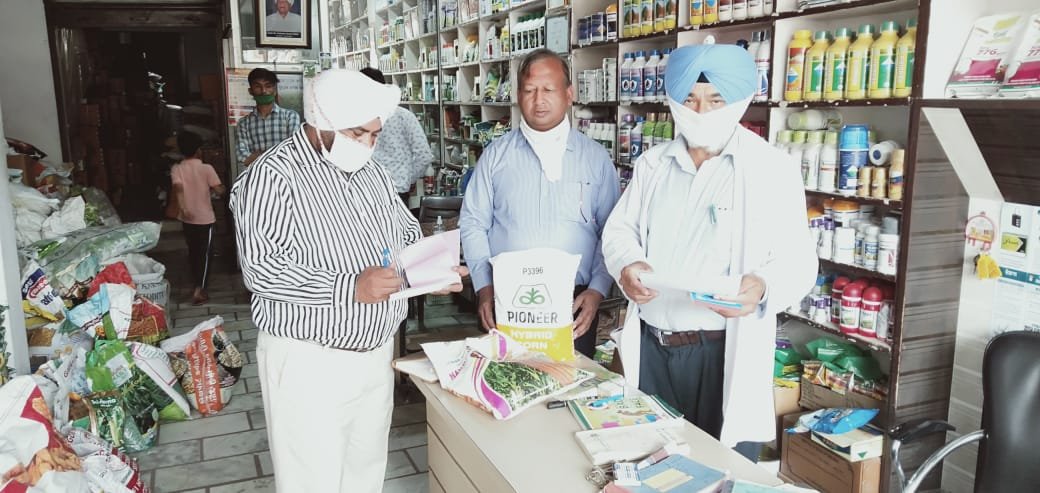 ਖੇਤੀਬਾੜੀ ਵਿਭਾਗ ਵੱਲੋਂ ਬੀਜ ਡੀਲਰਾਂ ਦੀਆਂ ਦੁਕਾਨਾਂ ਦੀ ਚੈਕਿੰਗ