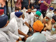 ਸੁਖਬੀਰ ਸਿੰਘ ਬਾਦਲ ਨੇ ਸ਼ਹੀਦ ਗੁਬਿੰਦਰ ਸਿੰਘ ਦੇ ਪਰਿਵਾਰ ਨਾਲ ਦੁੱਖ ਸਾਂਝਾ ਕੀਤਾ