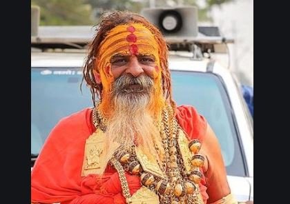 गोल्डन बाबा का निधन: अंत्येष्टि में नहीं पहुंचे, वीडियो कॉल से अंतिम दर्शन