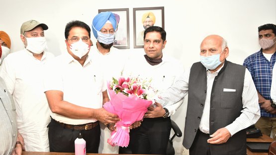 ਪਿ੍ਰੰਸ ਖੁੱਲਰ ਨੇ ਕੈਬਨਿਟ ਮੰਤਰੀਆਂ ਦੀ ਹਾਜ਼ਰੀ ਵਿੱਚ ਪੰਜਾਬ ਯੂਥ ਡਿਵੈਲਪਮੈਂਟ ਬੋਰਡ ਦੇ ਸੀਨੀਅਰ ਵਾਈਸ ਚੇਅਰਮੈਨ ਦਾ ਅਹੁਦਾ ਸੰਭਾਲਿਆ