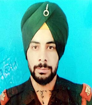 ਕੈਪਟਨ ਅਮਰਿੰਦਰ ਸਿੰਘ ਵੱਲੋਂ ਸ਼ਹੀਦ ਹਵਲਦਾਰ ਕੁਲਦੀਪ ਸਿੰਘ ਦੇ ਪਰਿਵਾਰਕ ਮੈਂਬਰ ਲਈ ਨੌਕਰੀ ਅਤੇ 50 ਲੱਖ ਰੁਪਏ ਐਕਸ-ਗ੍ਰੇਸ਼ੀਆ ਦਾ ਐਲਾਨ
