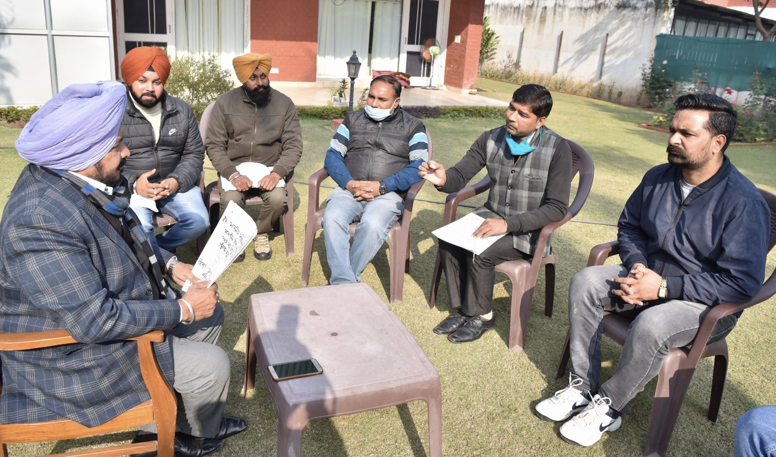 साधु सिंह धर्मसोत की तरफ से तरक्कियों के मौके पर रोस्टर रजिस्टर नियमों की यथावत पालना करने के आदेश एस.सी. /बी.सी. अध्यापक यूनियन के प्रतिनिधिमंडल के साथ की मुलाकात चंडीगढ़