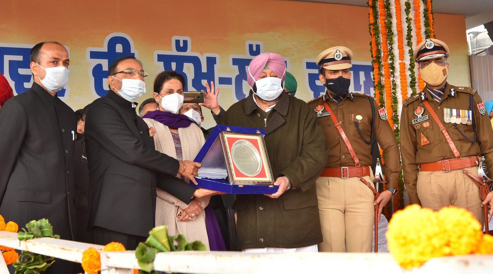 PUNJAB CM HONOURS FRONTLINE COVID WARRIORS & COPS FOR OUTSTANDING SERVICES