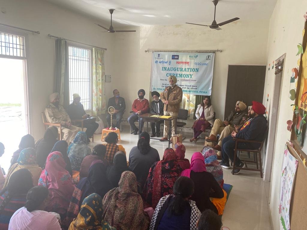 Training on making jute equipment for women prisoners of Central Jail started