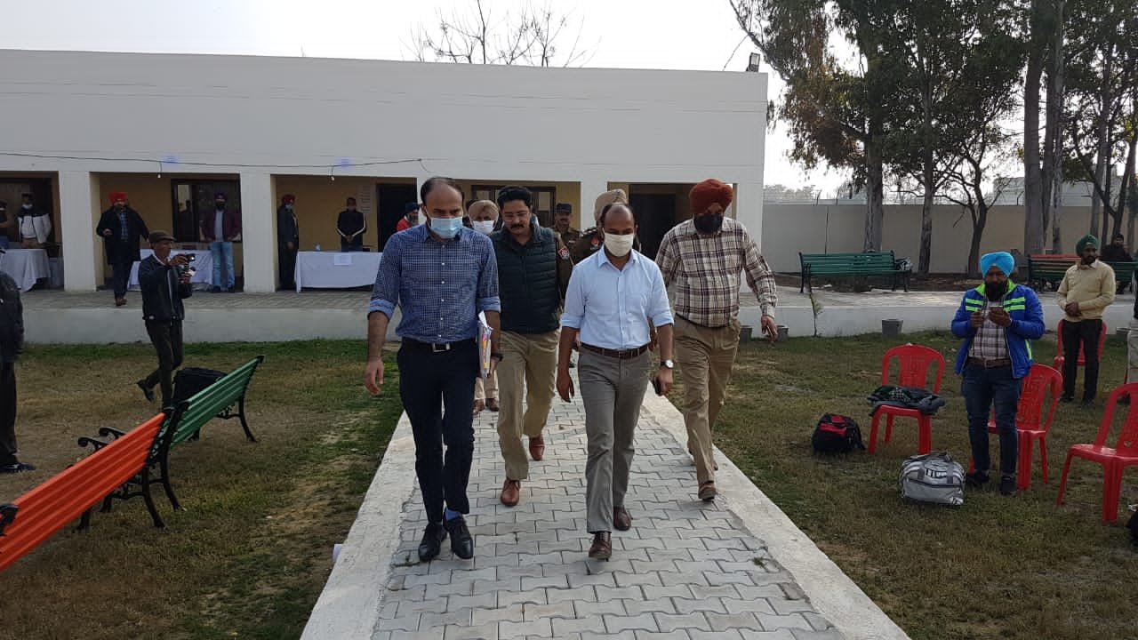 ਪਟਿਆਲਾ ਜ਼ਿਲ੍ਹੇ ਦੀਆਂ ਚਾਰ ਨਗਰ ਕੌਸਲ ਚੋਣਾਂ ਲਈ ਵੋਟਾਂ ਅੱਜ ਪੈਣਗੀਆਂ, ਚੋਣ ਅਮਲਾ ਪੋਲਿੰਗ ਸਟੇਸ਼ਨਾਂ ਲਈ ਰਵਾਨਾ