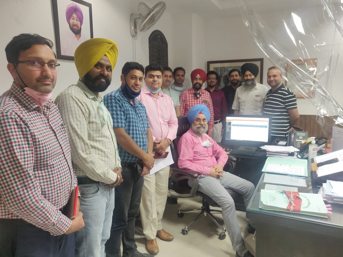 ਸੀਐਮਡੀ ਏ ਵੇਨੂੰ ਪ੍ਰਸਾਦ ਅਤੇ ਡਾਇਰੈਕਟਰ ਡਿਸਟ੍ਰੀਬਸ਼ਨ ਡੀਪੀਐਸ ਗਰੇਵਾਲ ਨੇ 97 ਆਫਲਾਈਨ ਬਿਲਿੰਗ ਕਸਬਿਆਂ ਨੂੰ ਆਨਲਾਈਨ ਬਿਲਿੰਗ ਵਿੱਚ ਤਬਦੀਲ ਕਰਨ ਲਈ ਆਈਟੀ ਟੀਮ ਦੇ ਯਤਨਾਂ ਦੀ ਸ਼ਲਾਘਾ ਕੀਤੀ