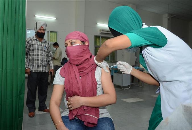 PUNJAB TO LAUNCH 18-44 VACCINATION FROM FRIDAY FOR FAMILIES OF HEALTHCARE WORKERS & COMORBID CITIZENS