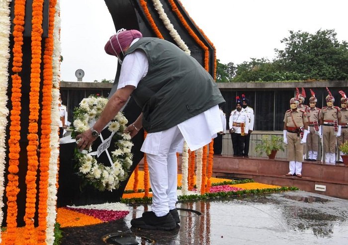 कैप्टन अमरिन्दर सिंह द्वारा कारगिल युद्ध के शहीदों को श्रद्धाँजलि, नौजवानों से सशस्त्र बलों में शामिल होने का किया आह्वान