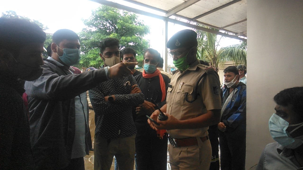 भगवान श्री चंद स्कूल को विद्यार्थी परिषद ने घेरा पुलिस ने की लीपापोती