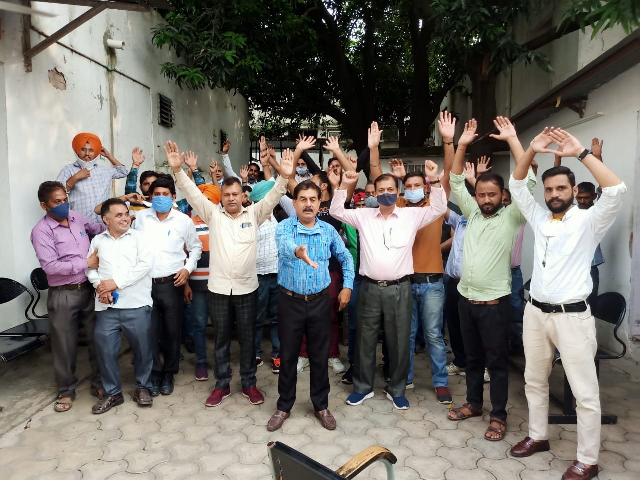 गवर्नर हाउस के घेराव की तयारी जोरो पर, मीटिंगों का दौर जारी: