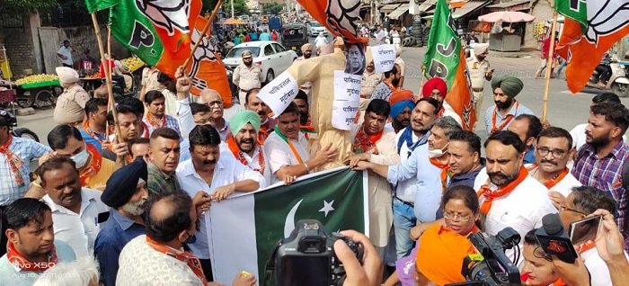 शेर ऐ पंजाब तथा हिन्दू मंदिर में हुई तोड़फोड़ को लेकर चुपी क्यों : नवजोत सिद्धू