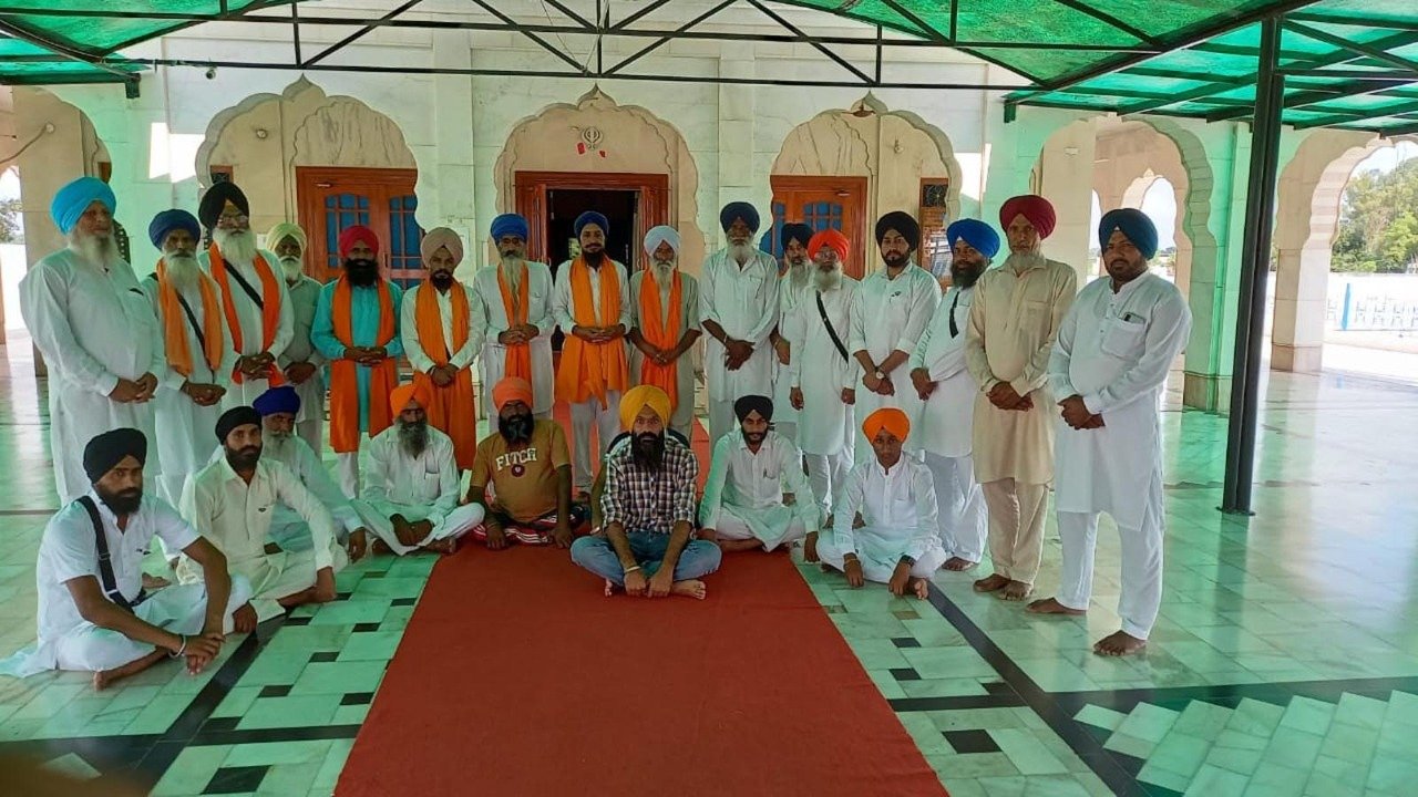 ਜ਼ਿਲ੍ਹਾ ਫਿਰੋਜਪੁਰ ਵਲੋਂ ਬਰਗਾੜੀ ਬਹਿਬਲ ਗੋਲੀ ਕਾਂਡ ਦੇ ਇਨਸਾਫ ਲੈਣ ਲਈ 88ਵਾ ਜੱਥਾ ਗ੍ਰਿਫਤਾਰੀ ਦਿੰਦੇ ਹੋਏ