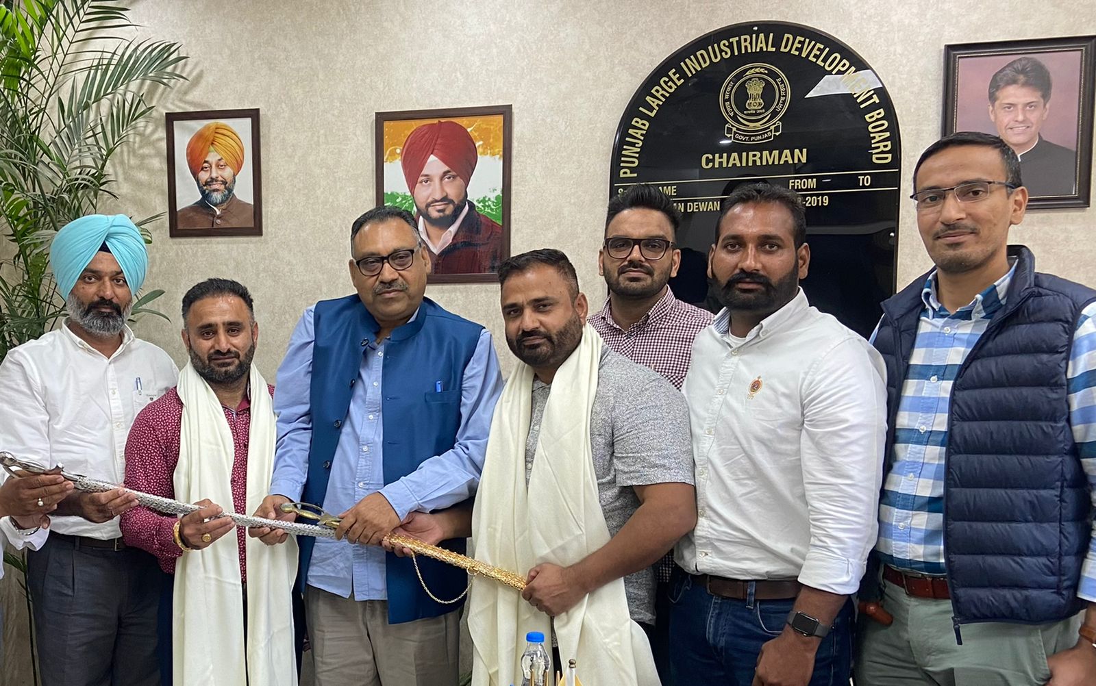 चेयरमैन पवन दीवान ने एनआरआई भाईचारे को किया सम्मानित