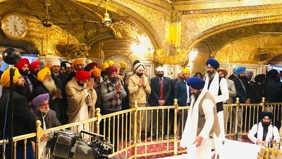 मुख्यमंत्री श्री दरबार साहिब अमृतसर में हुये नतमस्तक, कानून -व्यवस्था, अमन शान्ति और भाईचारक सांझ बना कर रखने के लिए लोगों से मांगा सहयोग