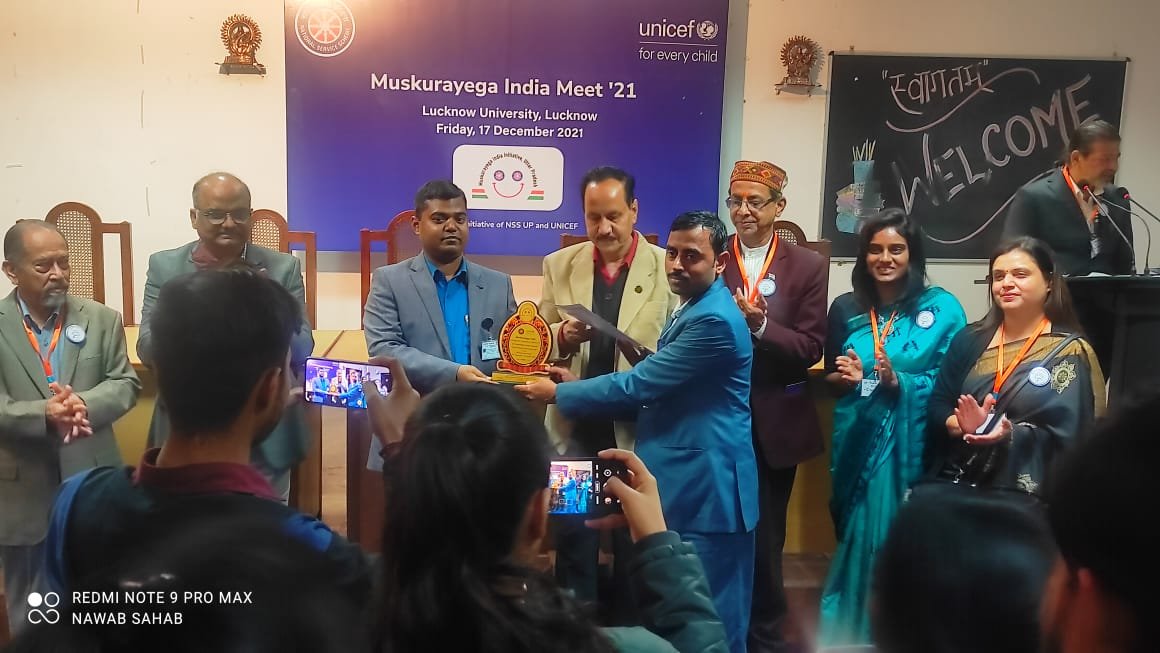 जे.एन.महाविद्यालय और डॉ चौहान हुए पुरस्कृत