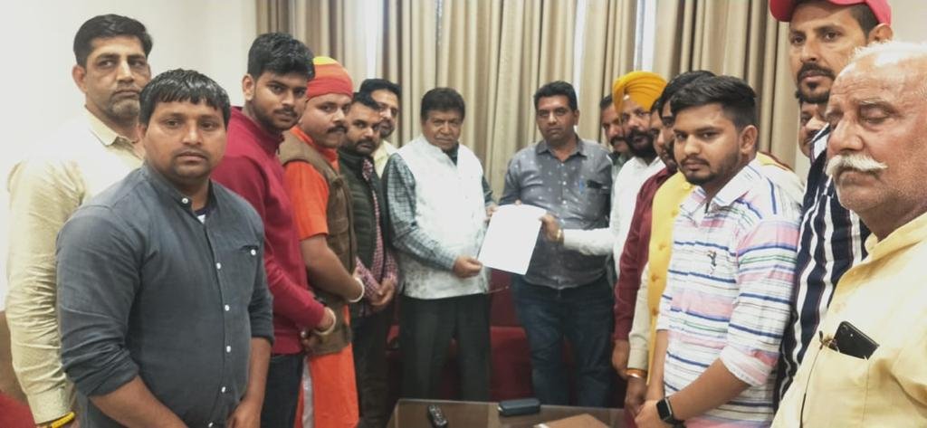 हरियाणा विधानसभा अध्यक्ष ज्ञानचंद गुप्ता से बरवाला क्षेत्र के लोगों के एक प्रतिनिधि मंडल ने की मुलाकात