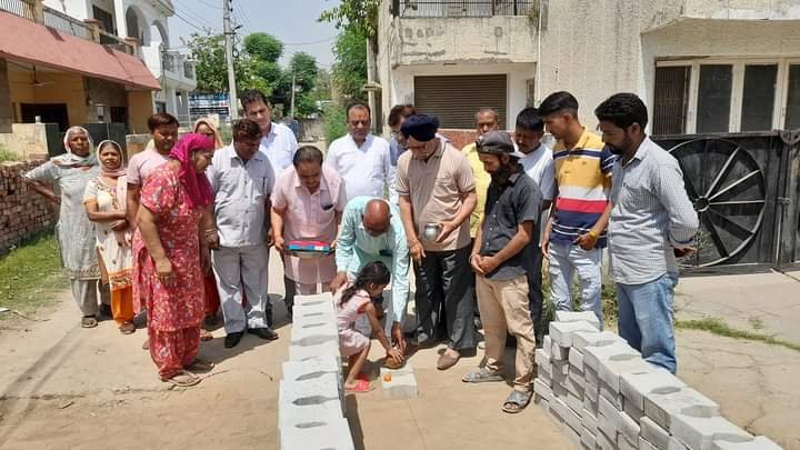 मनोनीत पार्षद सुरेश सहोता ने वार्ड 14 मे 22 लाख की लागत से बनने वाली सड़क का नारियल तोड़ शुभारंभ किया अम्बाला