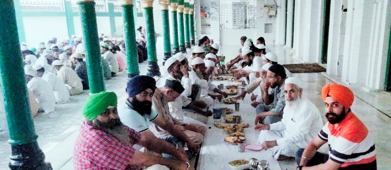 परस्पर धार्मिक व सामाजिक पर्व में शामिल होने से मजबूत होता है भाईचारा:- ओंकार सिंह