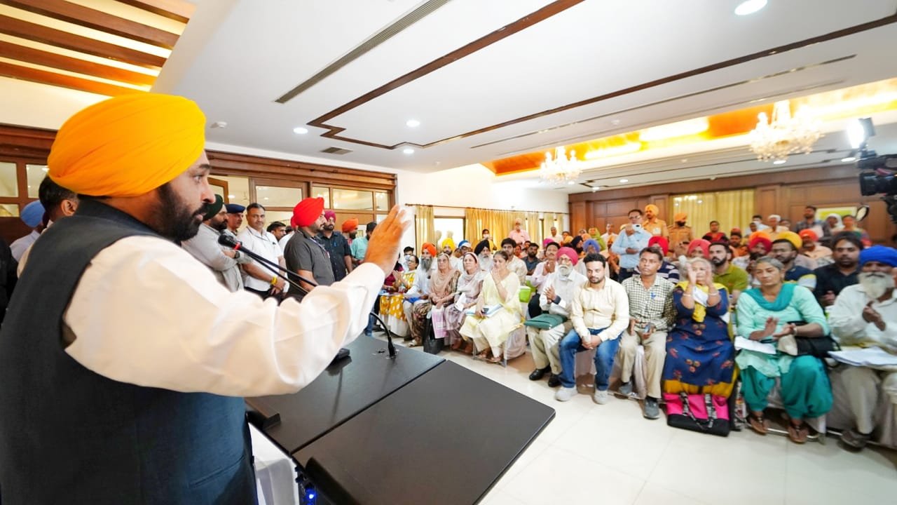 मुख्यमंत्री द्वारा अपनी किस्म के पहले निवेकले प्रोग्राम ’लोक मिलनी’ की शुरूआत