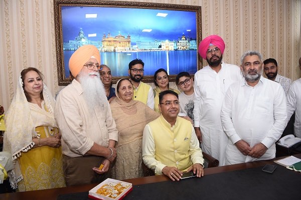 AMAN ARORA ASSUMES CHARGE AS INFORMATION & PUBLIC RELATIONS, NEW & RENEWABLE ENERGY AND HOUSING & URBAN DEVELOPMENT MINISTER