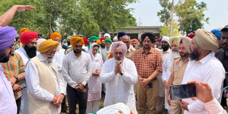 On behalf of CM Bhagwant Mann, Minister Chetan Singh Jodamajra paid tribute to Shaheed Sahajapal Singh.