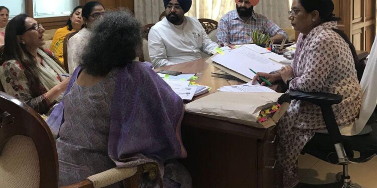 SOCIAL SECURITY , WOMEN AND CHILD MINISTER DR. BALJIT KAUR HELD A MEETING WITH THE EDUCATION DEPARTMENT TO MAKE NECESSARY CHANGES IN THE ECCE POLICY OF THE STATE