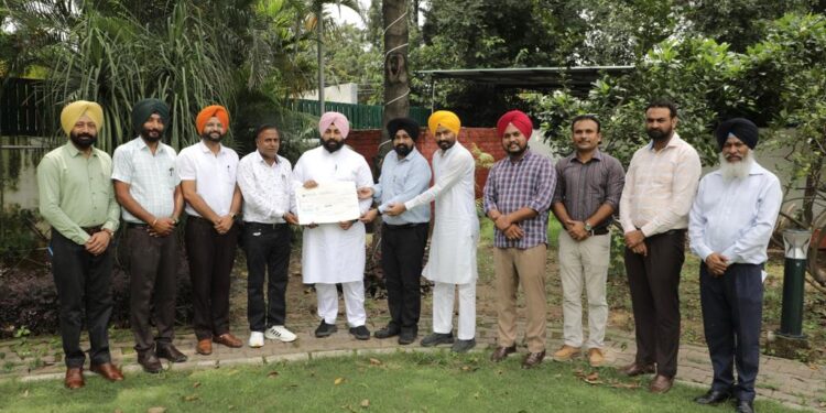 HEADMASTERS ASSOCIATION DONATED FIVE LAKHS TO THE CHIEF MINISTER PUNJAB RELIEF FUND TO HELP THE FLOOD VICTIMS