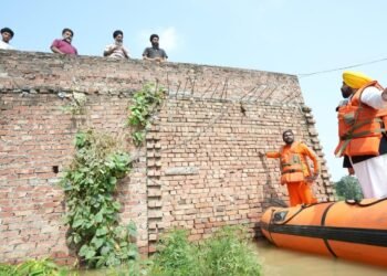 ABOARD THE BOAT, CM TOURS FLOOD AFFECTED AREAS OF HOSHIARPUR