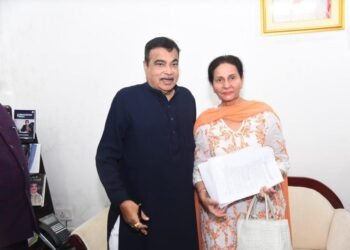 MP Patiala Preneet Kaur meets with Union Road Minister Nitin Gadkari
