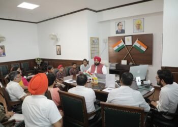ANOTHER INNOVATIVE INITIATIVE: HARJOT SINGH BAINS TAKES GOVERNMENT SCHOOL STUDENTS TO PUNJAB SECRETARIAT