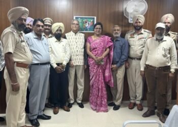 LOKPAL PUNJAB FELICITATES SUPERINTENDENT HARJIT SINGH ON HIS SUPERANNUATION