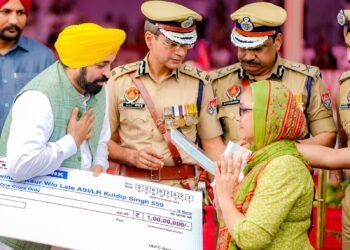 CM hands over cheques worth Rs 3 crore to families of cops martyred/ died during call of duty