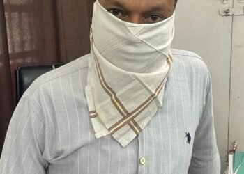 VIGILANCE BUREAU NABS NATIONAL URBAN LIVELIHOOD MISSION DISTRICT MANAGER TAKING RS 7,000 BRIBE FROM WIDOW EMPLOYEE