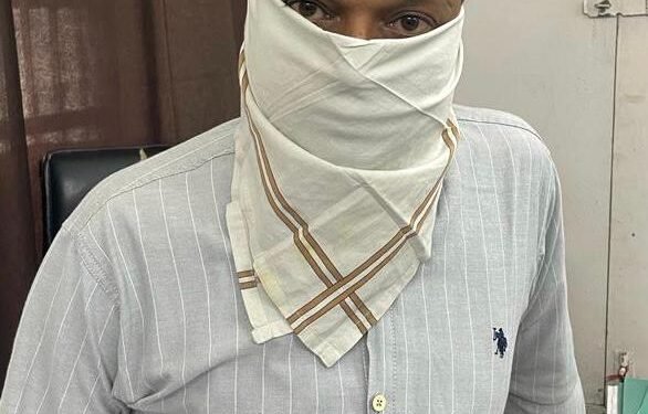 VIGILANCE BUREAU NABS NATIONAL URBAN LIVELIHOOD MISSION DISTRICT MANAGER TAKING RS 7,000 BRIBE FROM WIDOW EMPLOYEE