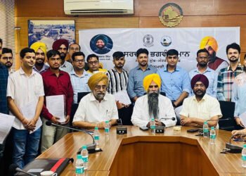 PUNJAB WATER SUPPLY AND SEWERAGE BOARD CHAIRMAN DR. S.S. AHLUWALIA HANDS OVER APPOINTMENT LETTERS TO 21 JEs